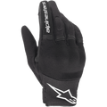 Gants Alpinestars Copper, gants de moto urbains, noir et blanc, vue du dos de la main montrant la construction en mesh et textile, logo Alpinestars blanc au poignet et lettrage sur l'index, avec panneaux extensibles en accordéon et protection intégrée des articulations