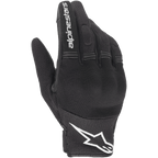 Gants Alpinestars Copper, gants de moto urbains, noir et blanc, vue du dos de la main montrant la construction en mesh et textile, logo Alpinestars blanc au poignet et lettrage sur l'index, avec panneaux extensibles en accordéon et protection intégrée des articulations