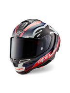 Casque Alpinestars Supertech R10 Team, carbone noir avec motifs rouge fluo et bleu mat, vue de trois-quarts avant, doté d'une visière fumée foncée, d'une coque de course aérodynamique et du logo Alpinestars blanc.