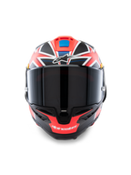 Casque Alpinestars Supertech R10 Miller Limited Edition, vue de face, casque de moto intégral de course avec graphisme Carbon Red Matt et accents blancs et bleus, visière fumée foncée, design signature Jack Miller, construction de coque en carbone aérodynamique