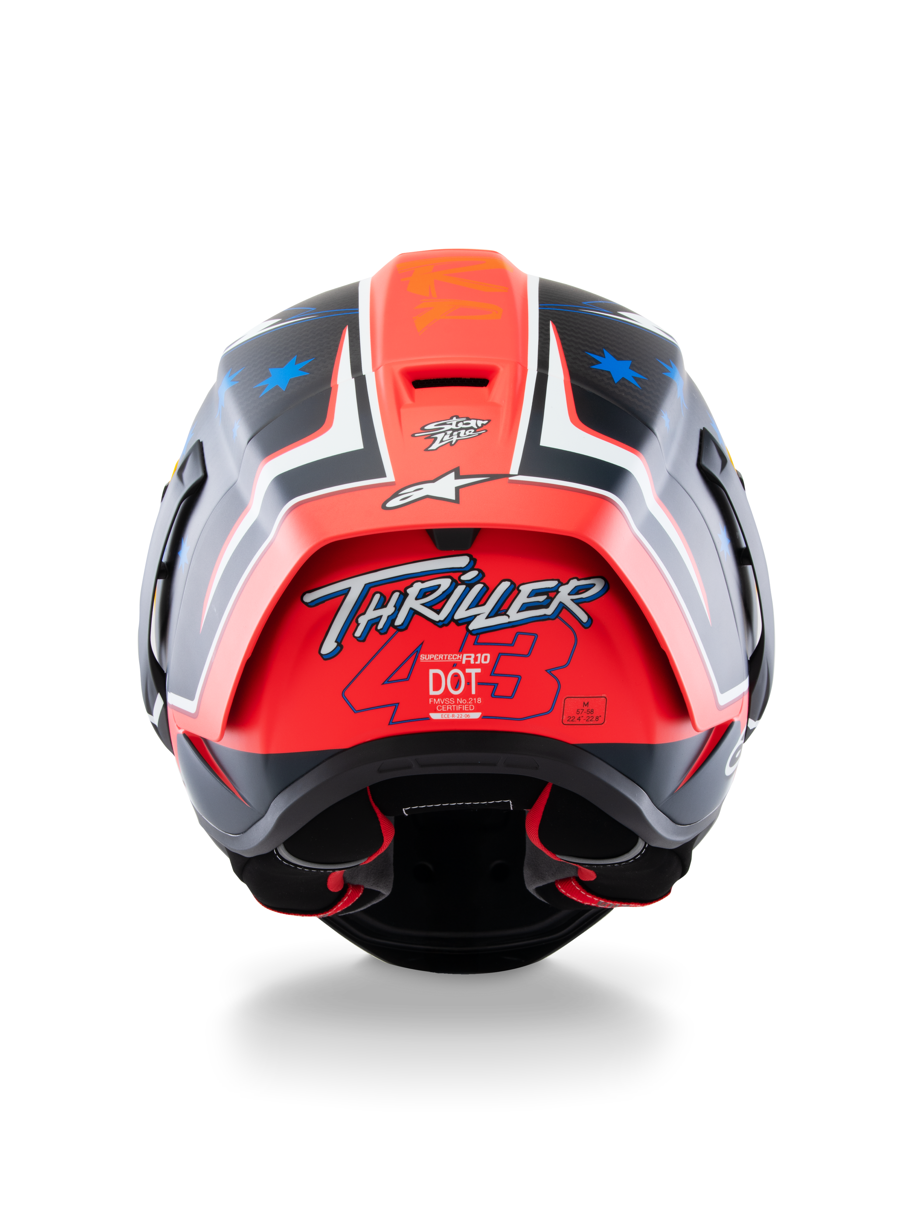 Casque Alpinestars Supertech R10 Miller Limited Edition, casque de course intégral, carbone rouge mat avec motifs d'étoiles bleues, vue arrière mettant en avant le logo 'Thriller 43' sur le spoiler rouge, design aérodynamique avec étiquettes de certification