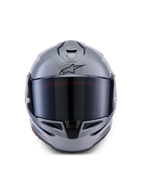 Alpinestars S-R7 Solid Helm, Integral-Motorradhelm, Grau Glänzend, Vorderansicht mit dunkel getöntem Visier, schwarzes A-Star-Logo auf der Stirn, aerodynamische Schale mit integrierter Belüftung, entwickelt für Rennsport- und sportliche Leistung.