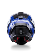 Casque Alpinestars Supertech R10 Arius, vue arrière, noir, blanc et bleu brillant, construction en fibre de carbone avec logo blanc imposant, forme aérodynamique, étiquette de certification DOT, rembourrage intérieur rouge