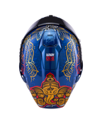 Casque Alpinestars Supertech R10 Martinator Thai, coque carbone bleu brillant, graphisme d'éléphant doré et motifs complexes.