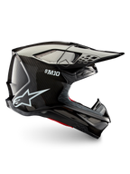 Alpinestars Supertech M10 Solid motocrosshelm, zijaanzicht, zwart glanzend carbon, carbonvezelschaal, peakvizier en ventilatiepoorten voor off-road rijden