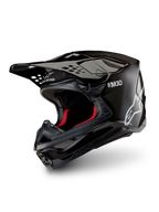 Alpinestars Supertech M10 Solid helm ECE 22.06, glanzend zwarte carbon-motocrosshelm met koolstofvezelschaal, vizierklep en rode binnenvoering, driekwartaanzicht