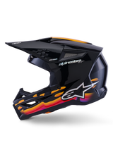 Alpinestars S-M3 Force OCD Helm, Motocross-Helm, Schwarz glänzend mit leuchtenden wellenförmigen Grafiken in Orange, Rot und Lila, Seitenansicht mit Visier und Belüftungsöffnungen, Alpinestars-Logo und Branding, Hochleistungs-Offroad-Rennausrüstung
