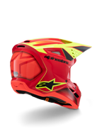 Alpinestars S-M3 Jeugd Fray Helm, rood en geel fluo glanzend, driekwart achteraanzicht, met opvallende zwarte logo's en aerodynamische ventilatieopeningen, high-visibility jeugd motocrosshelm