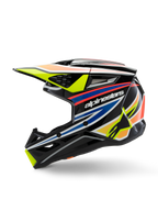 Alpinestars S-M3 Youth Wurx helm, motorcrosshelm, zwart met felle gele, blauwe en rode graphics, zijaanzicht met opvallende Alpinestars-branding, aerodynamische schaal met meerdere ventilatieopeningen en een gele klep.