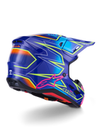 Casque Alpinestars S-M7 Cast, casque de motocross, bleu, rose et jaune fluo brillant, vue arrière de trois-quarts montrant la coque aérodynamique aux graphismes angulaires marqués, logo Astar rose et ports de ventilation intégrés pour la course tout-terrain