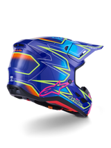 Alpinestars S-M7 Cast Helm, motocrosshelm, blauw, roze en geel fluo glanzend, driekwart achteraanzicht met aerodynamische schaal, opvallende hoekige graphics, roze Astar-logo en geïntegreerde ventilatieopeningen voor off-road racing