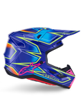 Casque Alpinestars S-M7 Cast, casque de motocross, bleu, rose et jaune fluo brillant, vue de profil avec motifs géométriques audacieux, logo Alpinestars rose et coque aérodynamique ventilée.