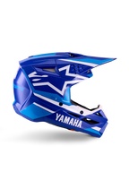 Casque de motocross Yamaha S-M3 Youth, bleu et blanc brillant, vue de profil avec marquage Yamaha imposant et logo étoile Alpinestars, design géométrique avec accents bleu clair, coque ventilée avec longue visière, protection certifiée ECE 22.06