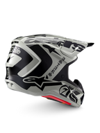 Alpinestars Limited Edition S-M7 Wolf Dust helm, motorcrosshelm, Dune Black Glossy, lichtgrijze schaal met opvallende zwarte Alpinestars graphics en tekst in gotische stijl, gestroomlijnd aerodynamisch ontwerp met meerdere ventilatieopeningen, rode binnenvoering, hoogwaardige off-road hoofdbescherming