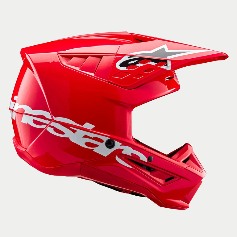 Alpinestars S-M5 Corp Helm ECE, Motocross-Helm, Hellrot Glänzend, Seitenprofil mit großem weißem Alpinestars-Logo auf der unteren Schale, aerodynamisches, belüftetes Visier mit Stern-Logo und Hochglanz-Finish für Offroad-Rennsport