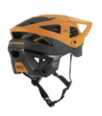 Alpinestars Vector Tech Zeal-helm, MTB-helm, zwart en donkergoud, achteraanzicht van de zijkant met meerdere ventilatieopeningen, verstelbaar vizier en stevige zwarte kinriem, beschermende mountainbike-uitrusting met Alpinestars-branding