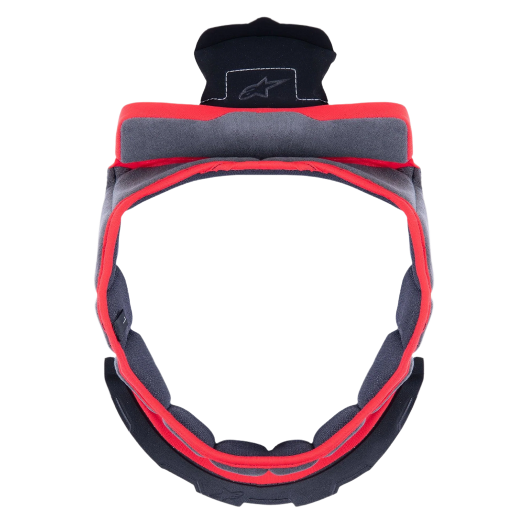 Alpinestars Supertech R10 Crown Pad, grijze vervangende helmvoering, ronde vorm met rode bies en grijze stof, zwarte kunststof bevestigingsonderdelen met Alpinestars-logo, ontworpen voor optimaal comfort en pasvorm van motorhelmen.