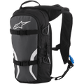 Sac à dos d'hydratation Alpinestars Iguana, sac d'hydratation tout-terrain, noir, anthracite et blanc, avec bretelles rembourrées en mesh, sangles de compression frontales avec boucles, compartiments zippés et tube d'hydratation bleu avec embout
