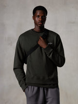 Alpinestars Essentials Ageless Crew, Rundhals-Sweatshirt, Off-Black, mit kleinem weißem Alpinestars-Logo auf der Brust, geripptem Kragen und Saum, lässige Lifestyle-Streetwear