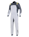Alpinestars GP Pro Comp Suit, combinaison de course automobile professionnelle, gris argenté, bleu asphalte et vert citron, corps gris argenté clair avec panneaux gris foncé aux épaules et accents vert citron, taille ceinturée et poignets côtelés, construction à trois couches certifiée FIA pour la performance en sport automobile