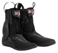 Alpinestars Tech-10 Herausnehmbare Innenschuhe, schwarze Motorradstiefel-Innenschuhe, rotes und weißes Tech-10 Logo, strukturiertes Gewebe mit Synthetik-Einsätzen, verstellbare Riemen mit Metalldruckknöpfen, Zuglaschen vorne und hinten