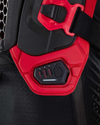 Tech-Air® Off-Road led-display met Rally, Enduro en Street modi op een zwart en rood mesh beschermjas.