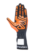 Gants de karting Alpinestars Tech-1 K V3, noir et orange, vue de la paume montrant le motif d'adhérence en silicone détaillé, manchette longue avec logo Alpinestars blanc, conception ergonomique pour la course de karting