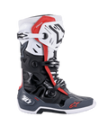 Alpinestars Tech 10 Supervented laarzen, motorcross laarzen, zwart wit middengrijs en rood, zijaanzicht met meerdere gespsluitingen, geventileerde panelen en rode Alpinestars-logo's, technisch off-road schoeisel ontwerp