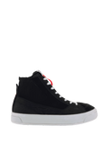 Alpinestars Stella Stated Podium Shoes, baskets montantes pour femme, noir et blanc, texture côtelée à la cheville, lacets blancs, épaisse semelle vulcanisée blanche, boucle rouge au talon, design urbain avec motif latéral embossé