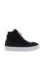Alpinestars Stella Stated Podium Shoes, baskets montantes pour femme, noir et blanc, texture côtelée à la cheville, lacets blancs, épaisse semelle vulcanisée blanche, boucle rouge au talon, design urbain avec motif latéral embossé