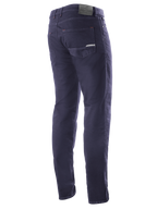 Pantalon Alpinestars Copper V2 Denim Longueur Courte, Rinse Blue, vue arrière de trois-quarts montrant les poches arrière et l'écusson en cuir à la taille, jean de moto urbain au style denim classique