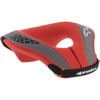 Alpinestars Youth Sequence Neck Roll, protection cervicale de motocross, rouge et gris, avec rembourrage en mesh rouge, accents gris et sangle noire, détails de logo et marquage blancs, protection ergonomique pour jeunes pilotes
