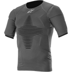 Alpinestars Roost Base Layer Top, haut technique à manches courtes noir anthracite, tissu côtelé texturé avec motif géométrique noir, coupe athlétique ajustée pour le motocross et le tout-terrain